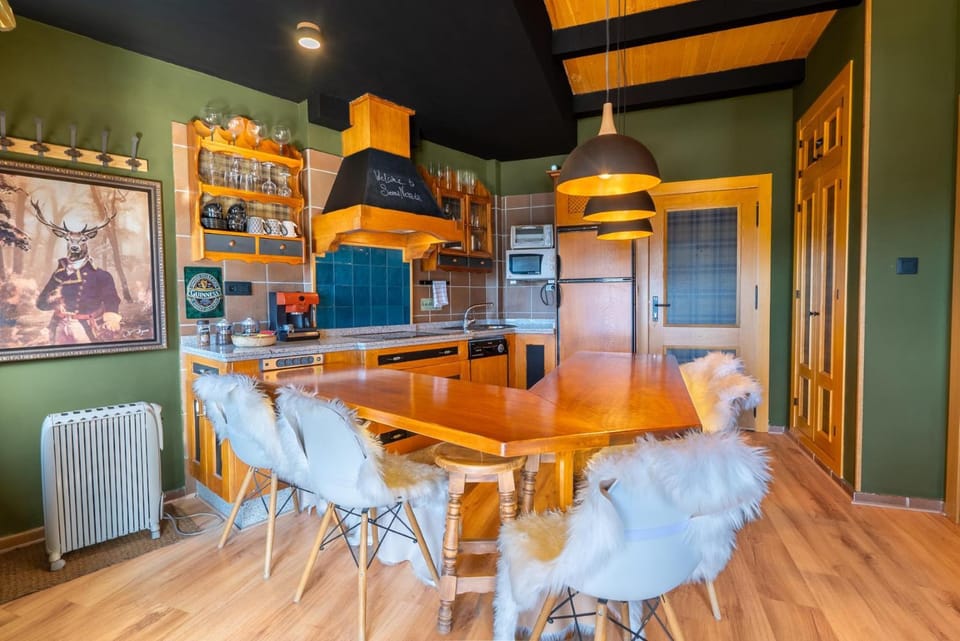 PENTHOUSE IN THE CLOUDS & PARKING Apartment in Sierra Nevada