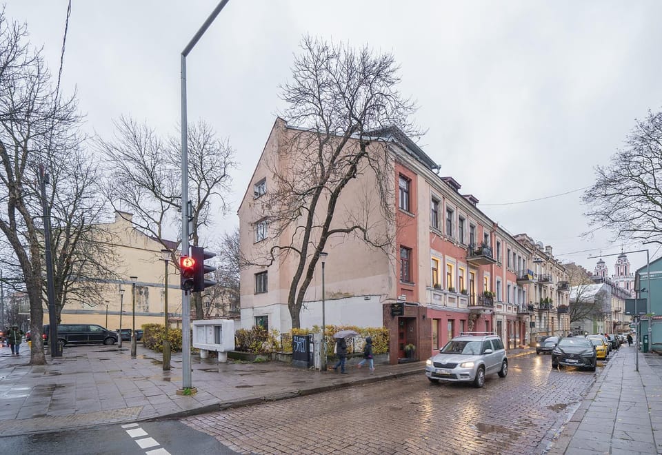 Neighbourhood, Location