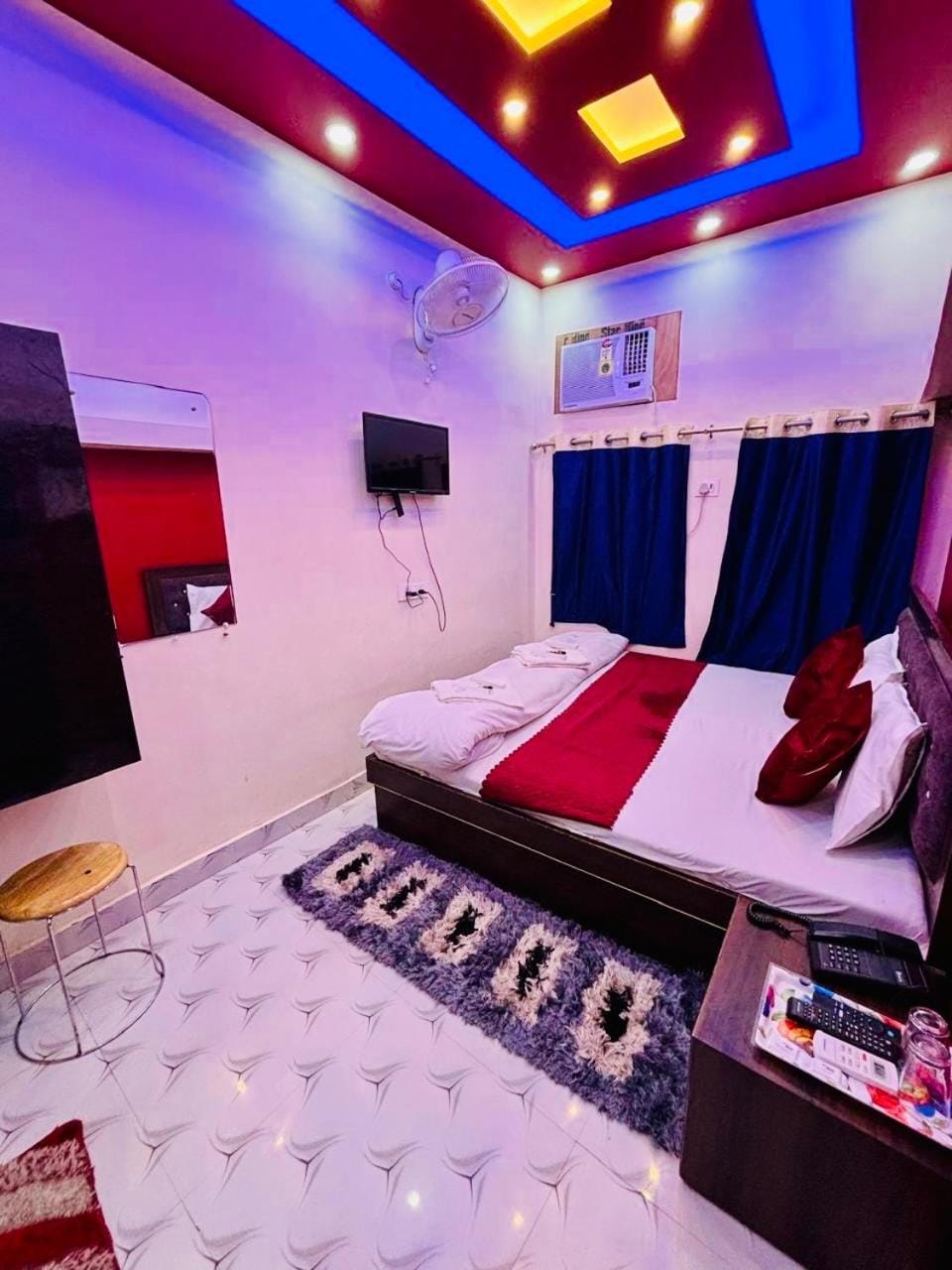 Bed, TV and multimedia, Bedroom