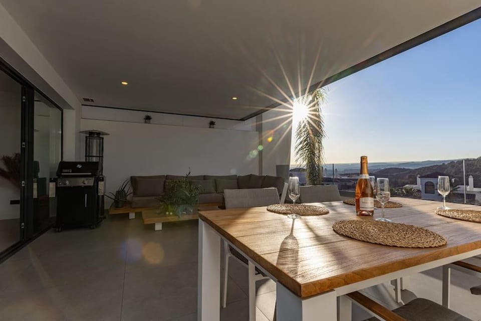Elegant Two Bedroom Apartment at Estepona Hills! Apartment in Costa del Sol