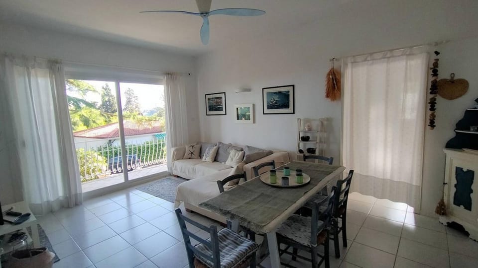 Communal lounge/ TV room, Living room, Dining area, Lunch
