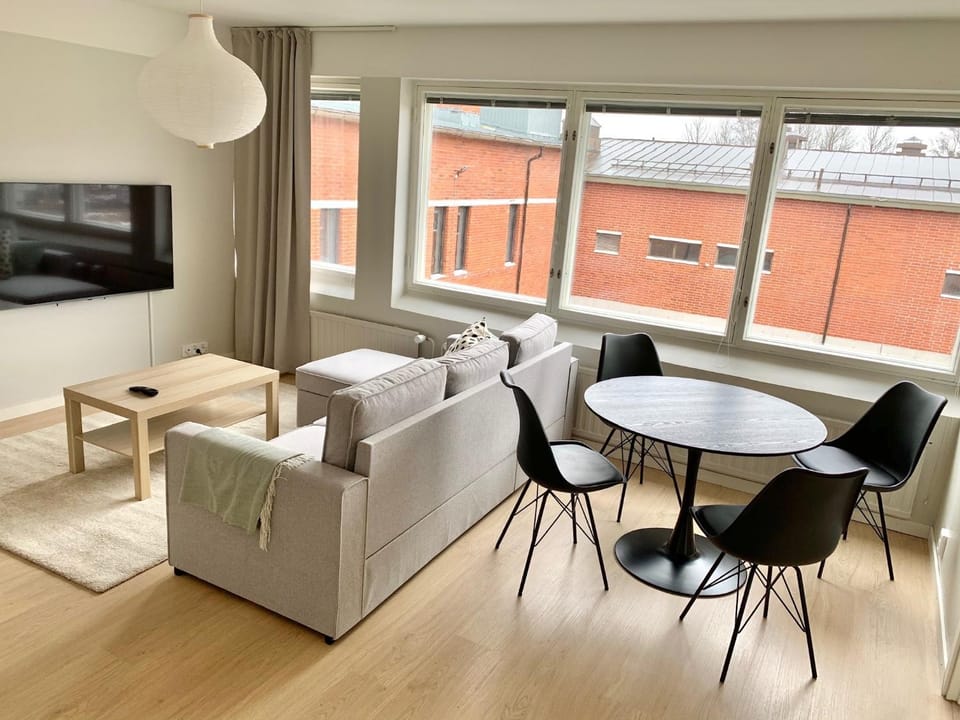 Communal lounge/ TV room, TV and multimedia, Living room, Seating area, Dining area, Evening entertainment