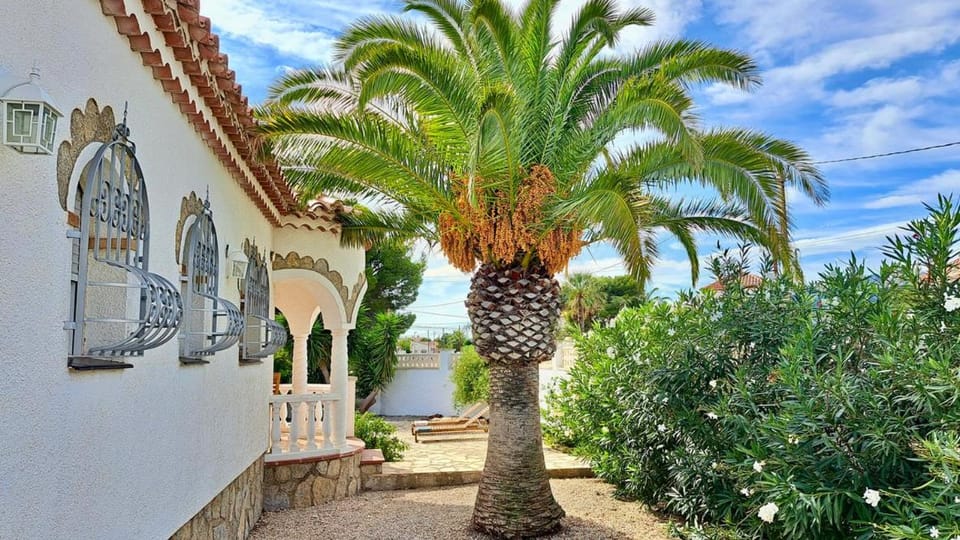 MEDDAYS VILLA SOL Villa in Miami Platja