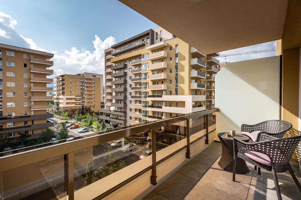 Property building, Patio, Nearby landmark, Restaurant/places to eat, Day, Natural landscape, Summer, Darts, View (from property/room), Balcony/Terrace, Supermarket/grocery shop, Sunrise, Sunset