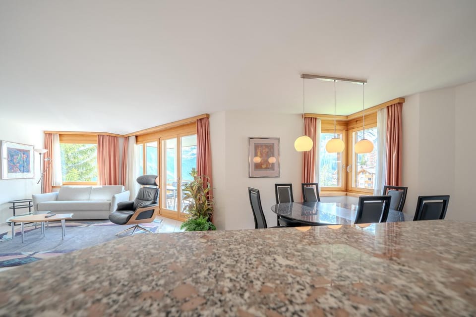 TV and multimedia, Living room, Dining area