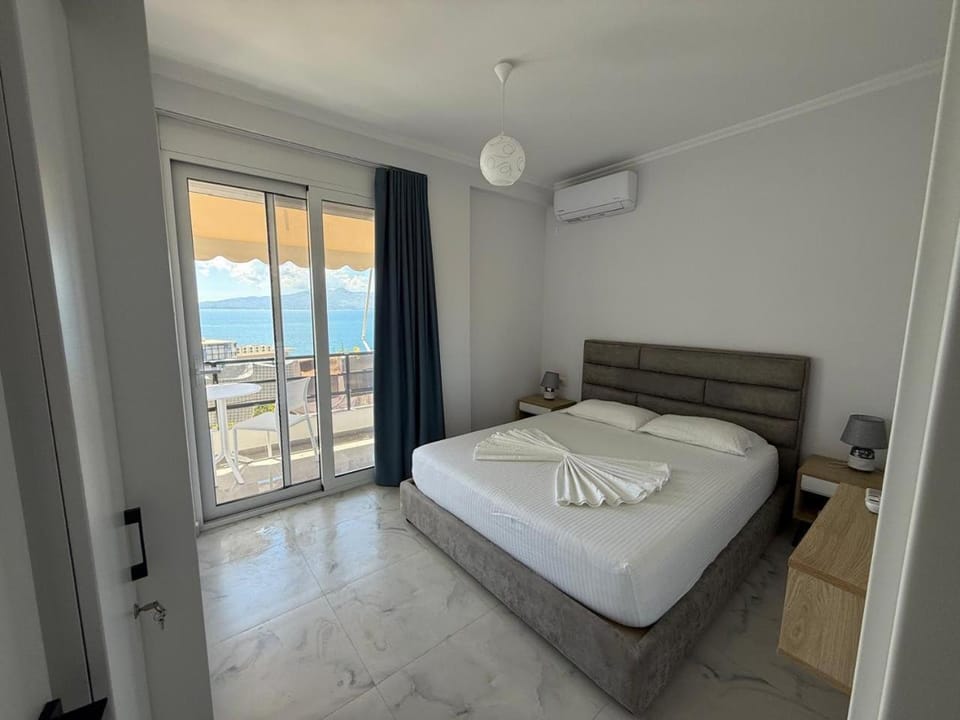 Bed, View (from property/room), Balcony/Terrace, Photo of the whole room, Bedroom, Sea view, air conditioner
