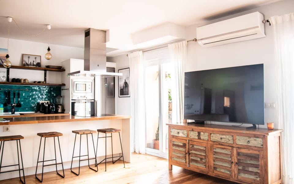 TV and multimedia, Kitchen or kitchenette, Dining area, minibar