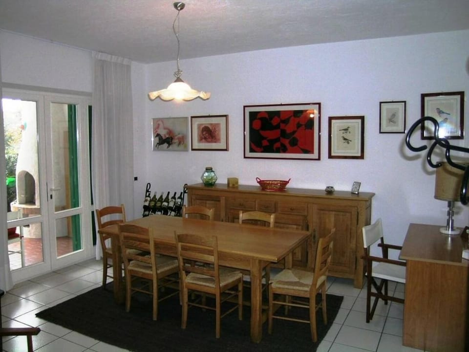 Dining area, Lunch
