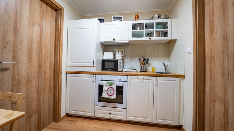 Coffee/tea facilities, Kitchen or kitchenette, dishwasher, minibar, oven, pet friendly, toaster