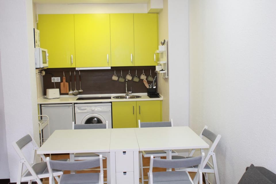 Kitchen or kitchenette, Dining area, dishwasher, washing machine