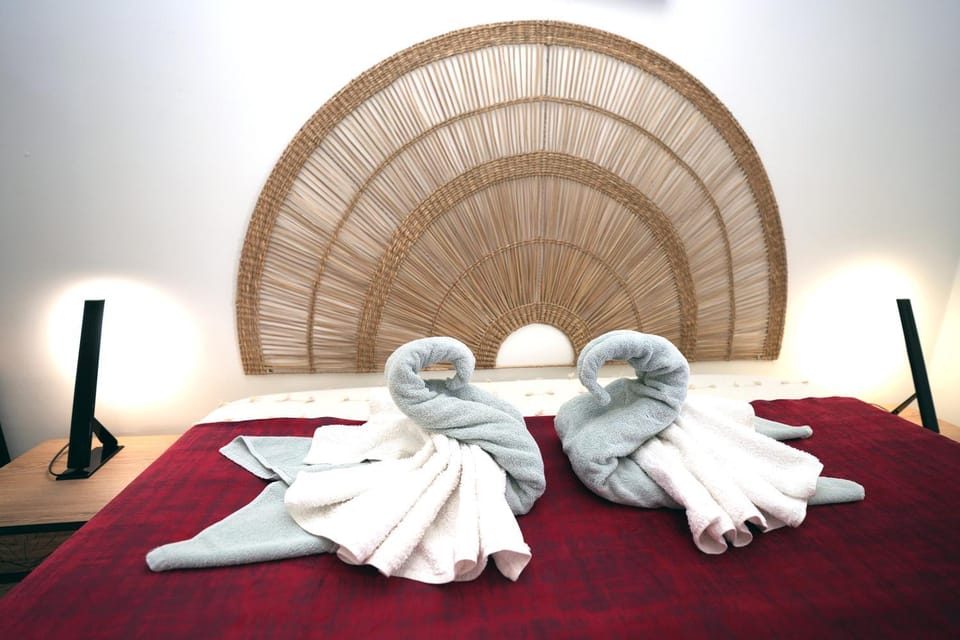 Bed, Photo of the whole room, Bedroom, towels