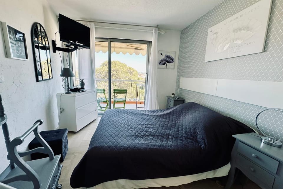 Cosy family nest with balcony and shared pool Apartment in Mandelieu-La Napoule