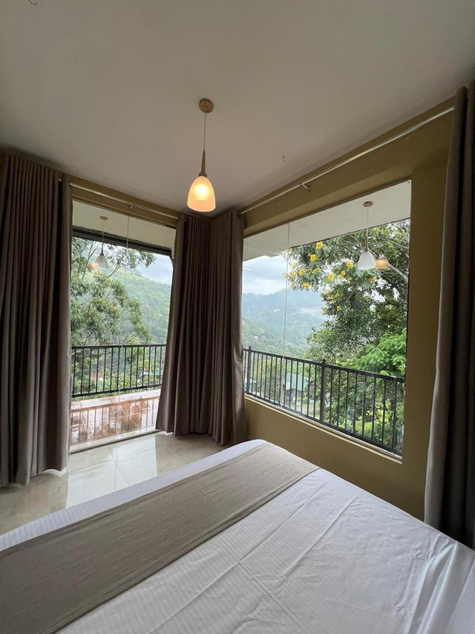 Natural landscape, View (from property/room), Balcony/Terrace, Photo of the whole room, Bedroom, Mountain view
