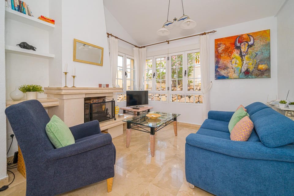 Communal lounge/ TV room, Living room