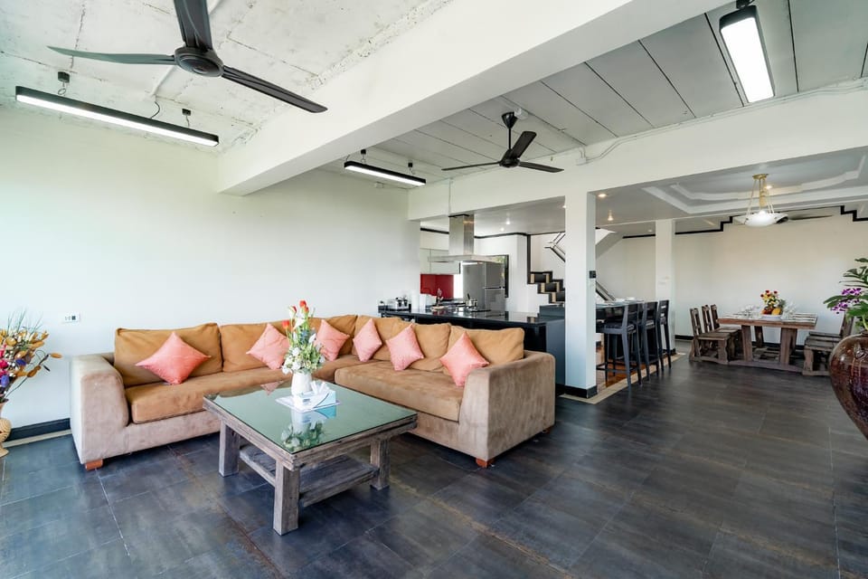 Living room, Seating area, fireplace
