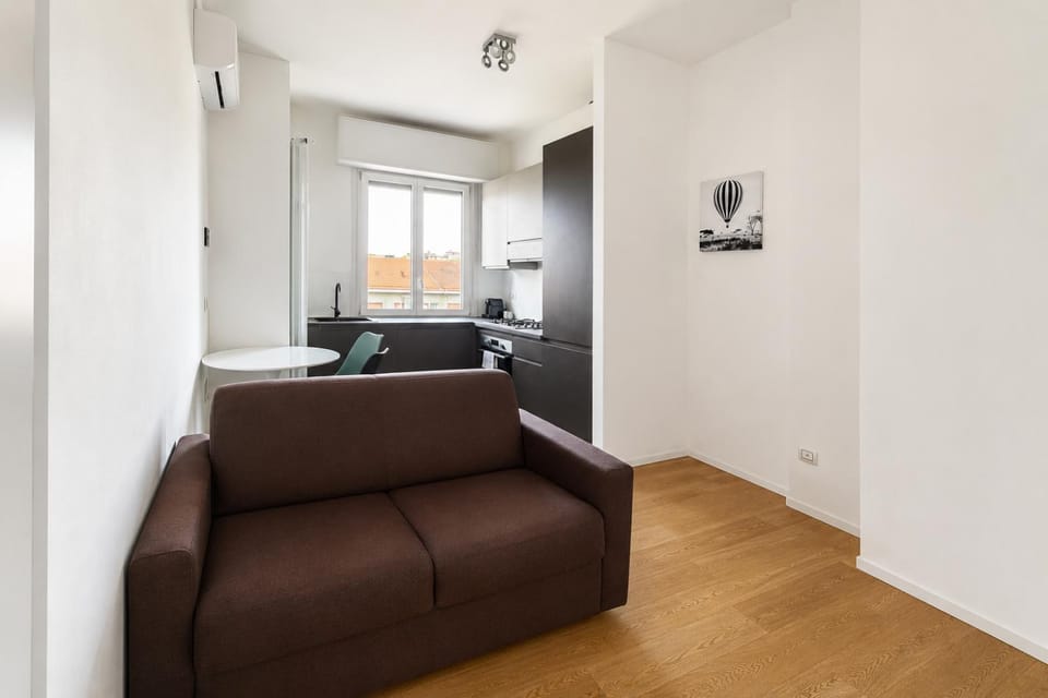 Bed, Kitchen or kitchenette, Living room, Seating area