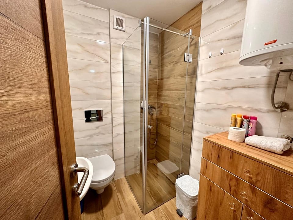 Shower, Toilet, Bathroom