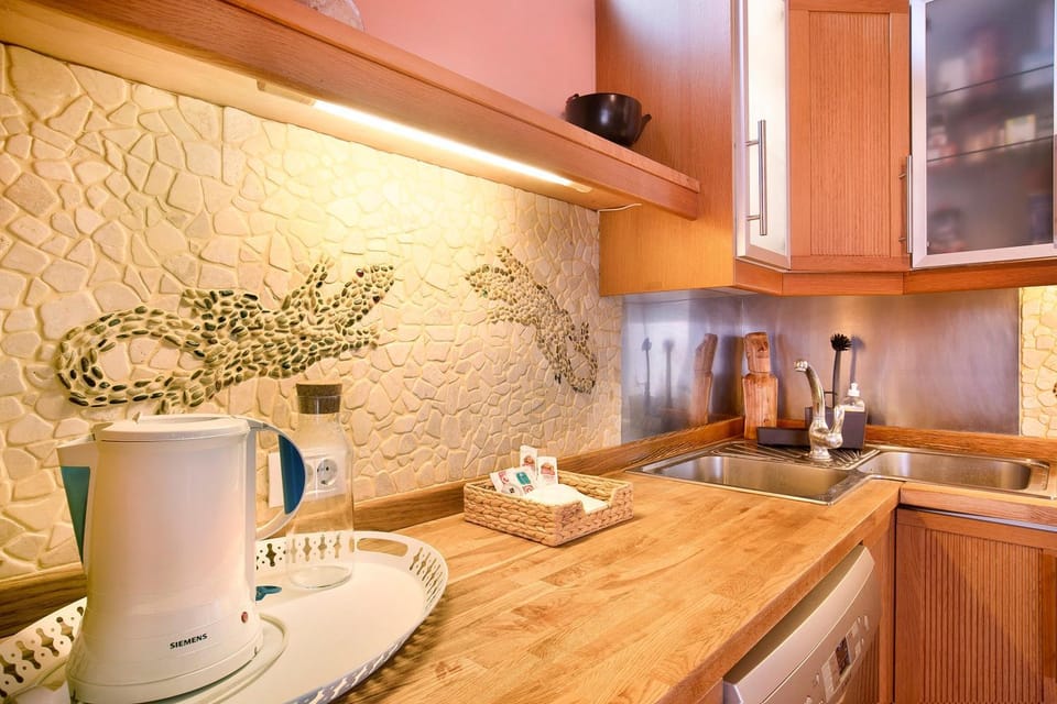 Kitchen or kitchenette, Living room
