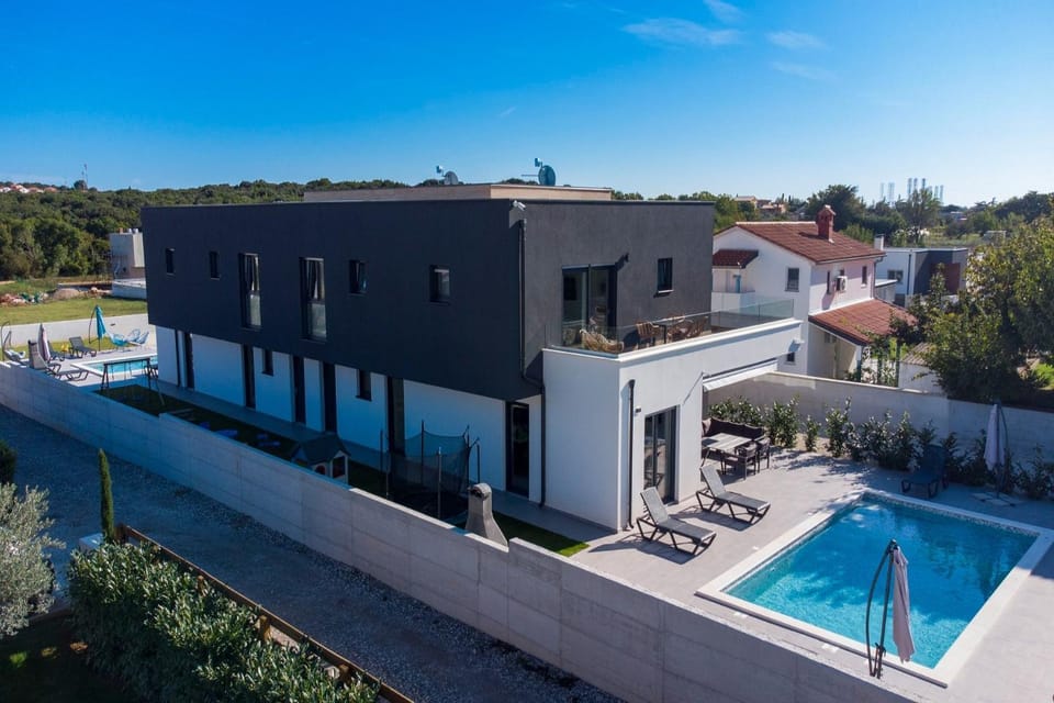Villa Elite 1 & 2 with Two Heated Pools - by Istrabook Villa in Pula