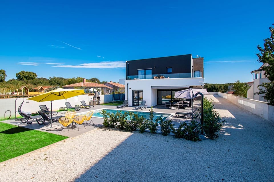 Villa Elite 1 & 2 with Two Heated Pools - by Istrabook Villa in Pula
