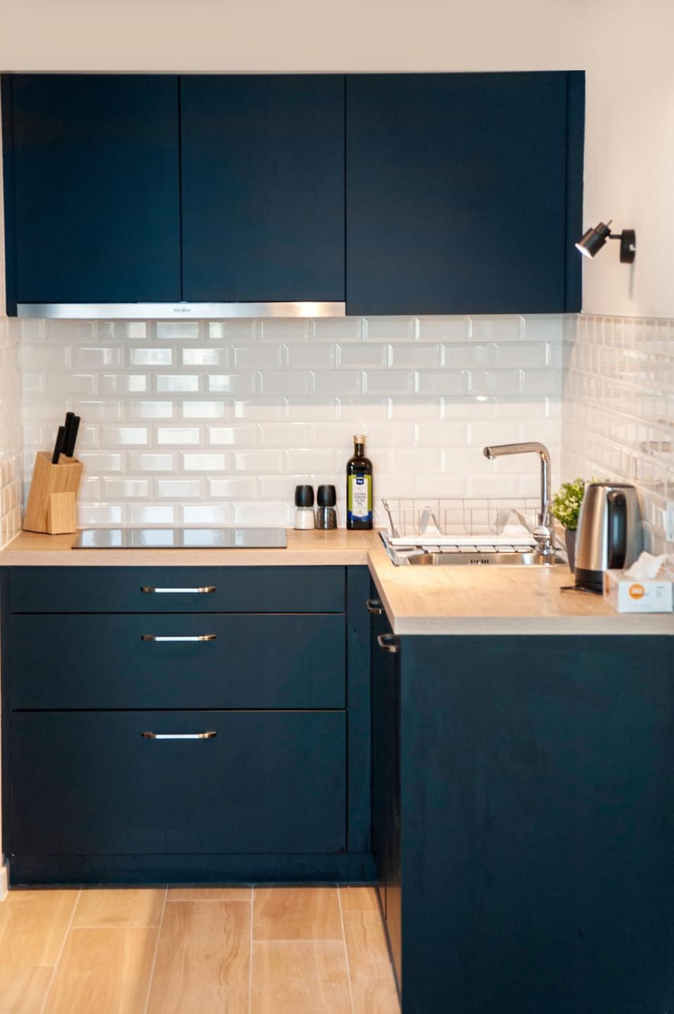 Coffee/tea facilities, Kitchen or kitchenette, stove, toaster