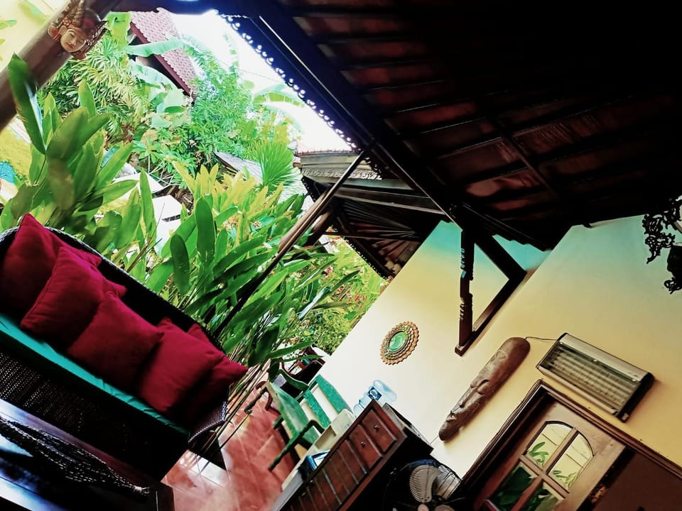 Communal lounge/ TV room, Balcony/Terrace, Garden view