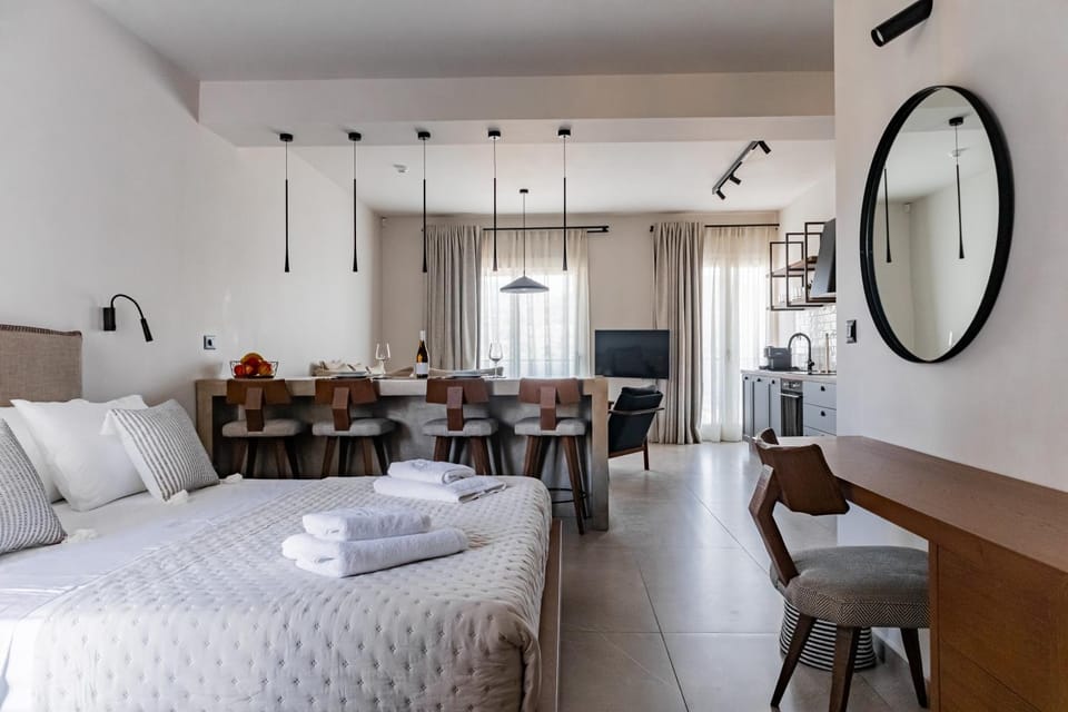 Bed, Living room, Photo of the whole room, Seating area