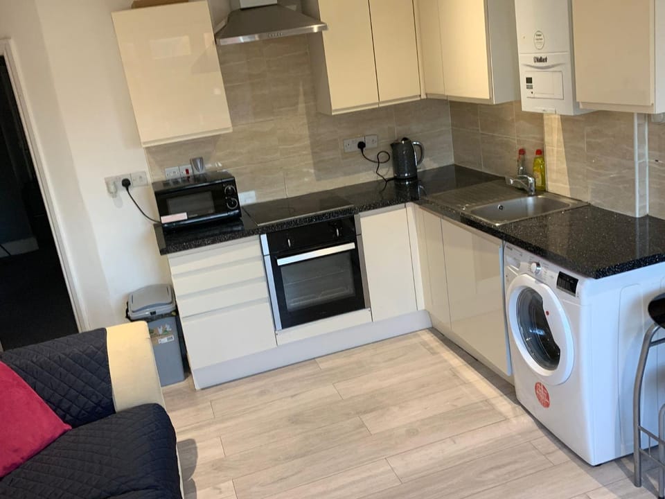 R J 2 bedroom apartment Apartment in London Borough of Harrow