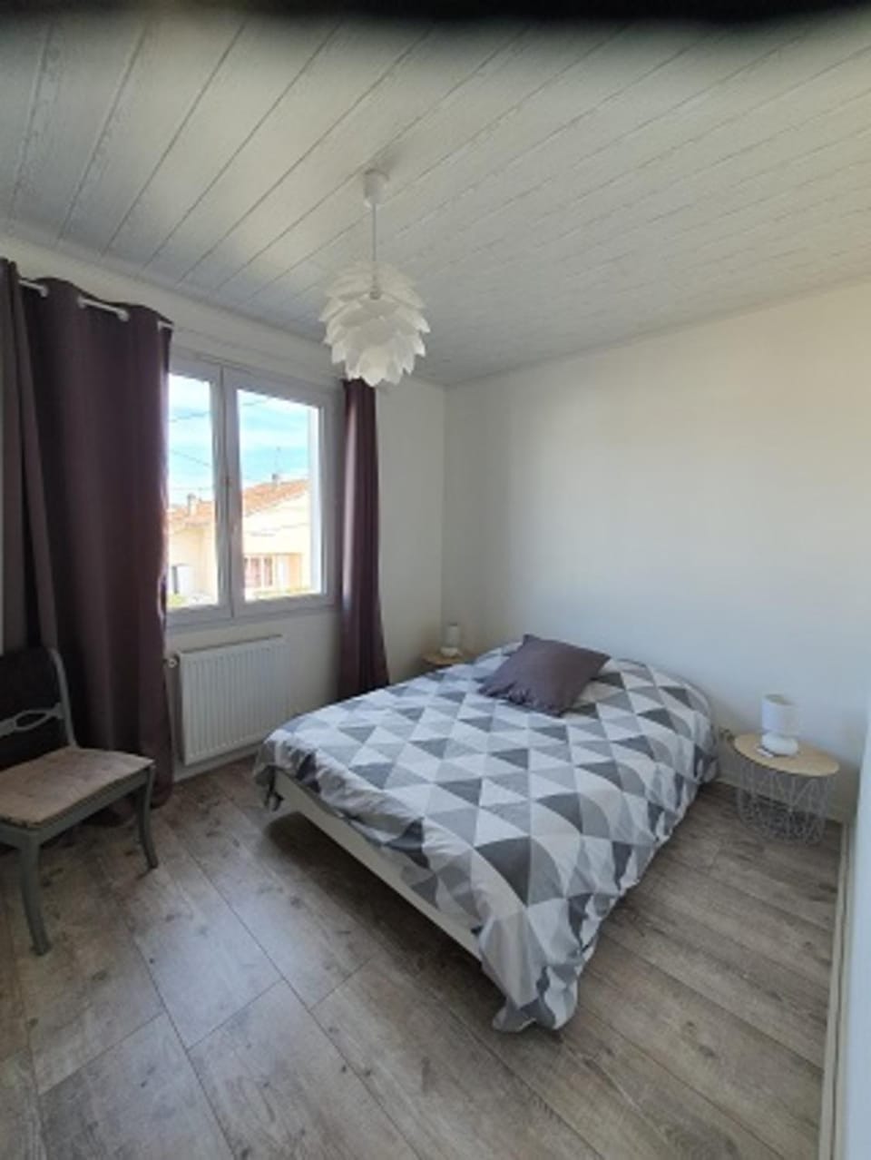 Photo of the whole room, Bedroom, internet