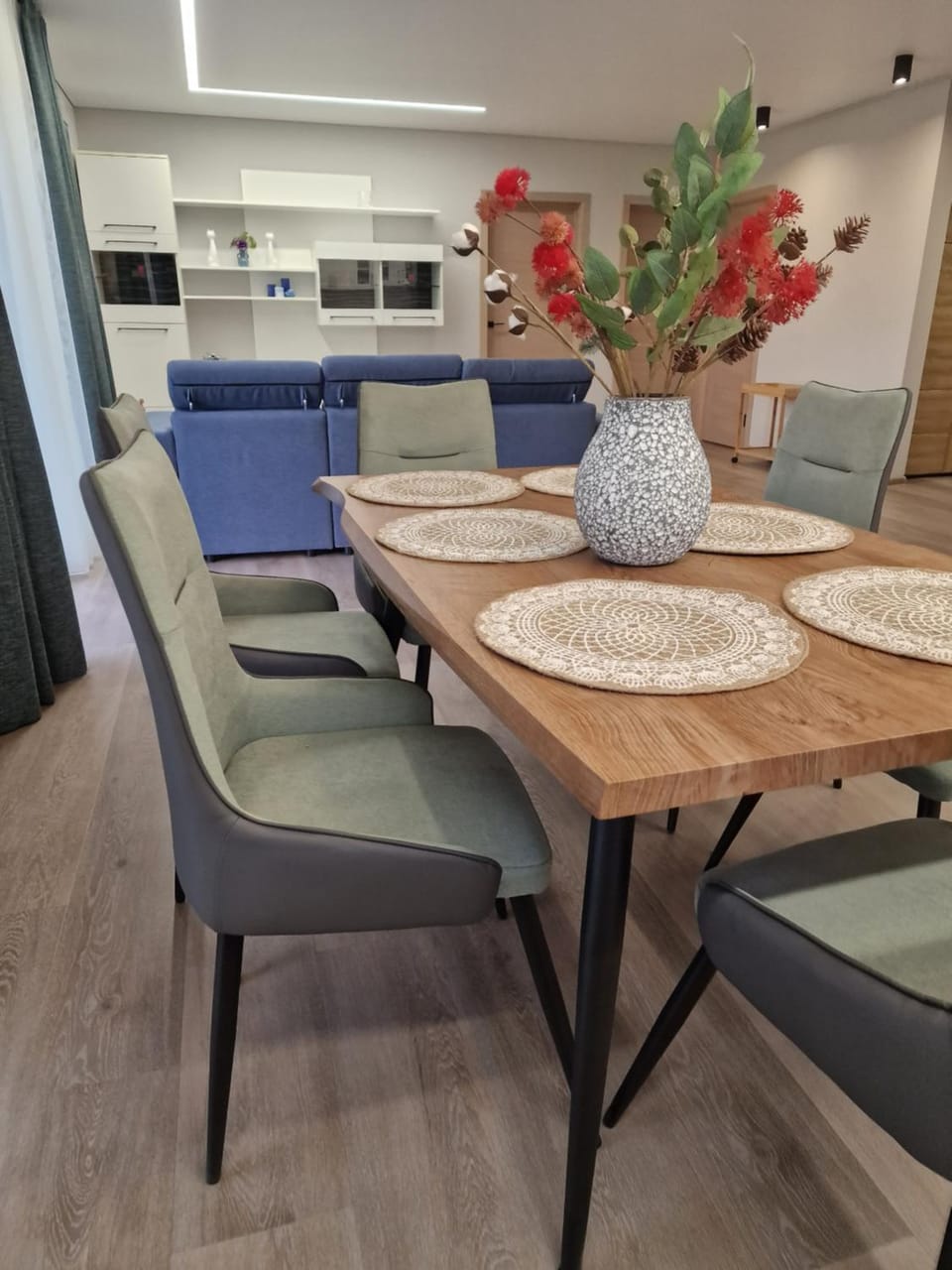 Kitchen or kitchenette, Living room, Seating area, Dining area