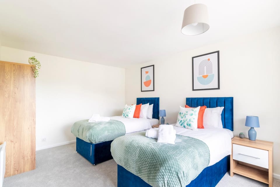 WOW! SeaView Beach Apartment Sleeps 6-Free Parking Apartment in Bournemouth