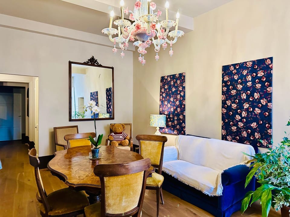Domus An- Two Bedrooms Apartment -Antique and Historical Home Apartment in Siena