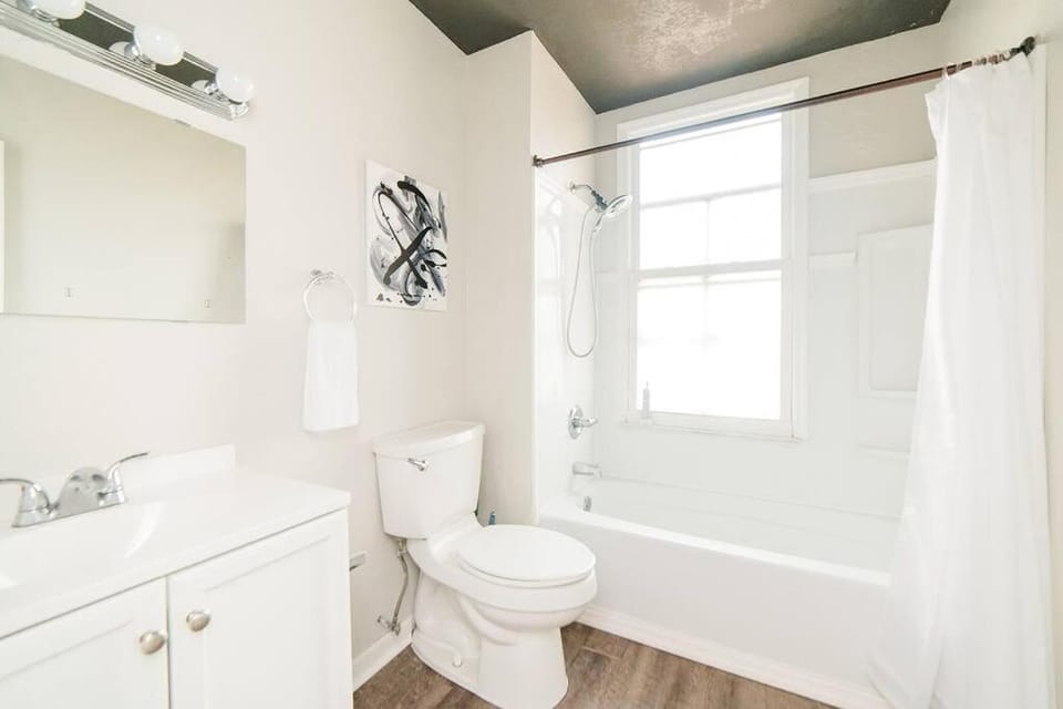 Shower, Toilet, Bathroom, Bath