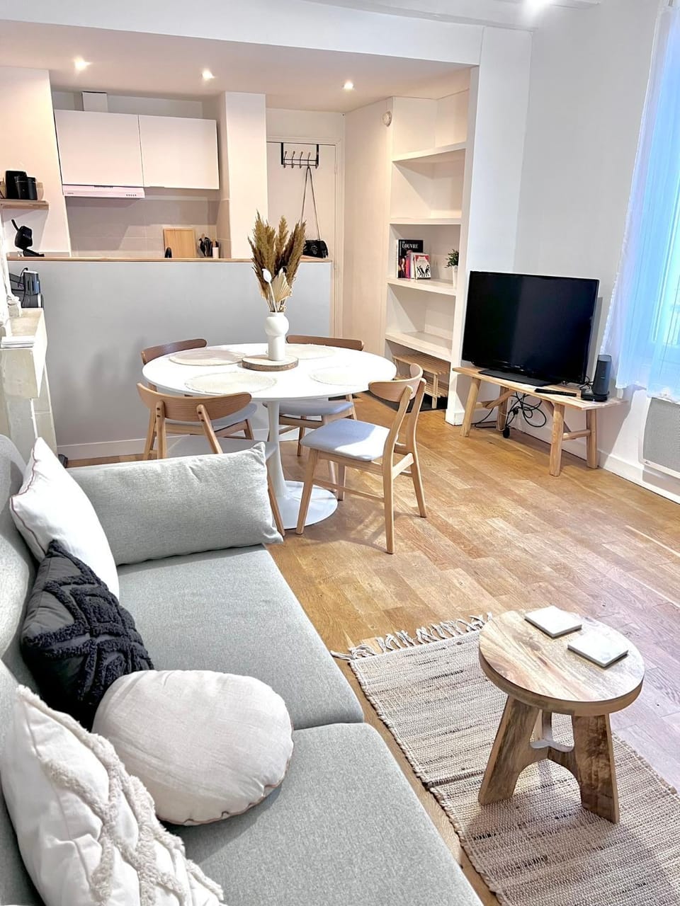 Living room, Dining area