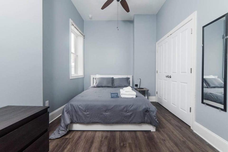 Massive Home - GroupStay - Parking & Location Apartment in Pittsburgh