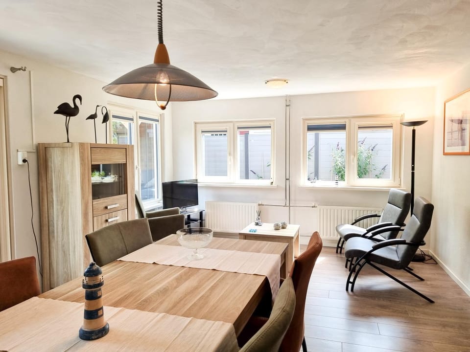 Seating area, Dining area