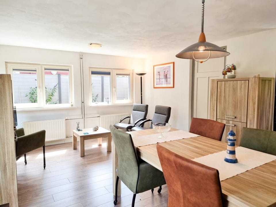 Seating area, Dining area