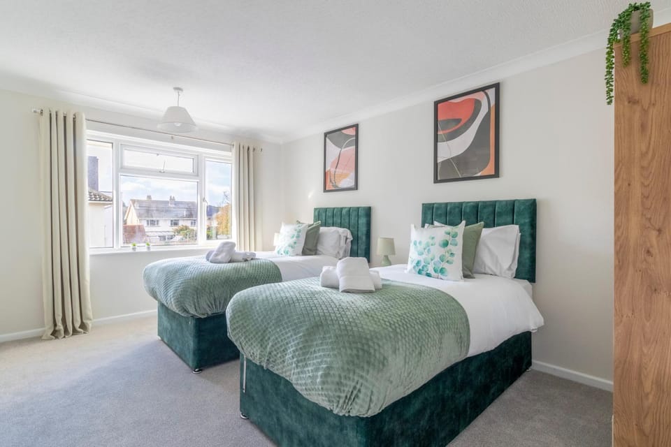 Panoramic Sea View Apartment Sleeps 4-Free Parking Apartment in Bournemouth