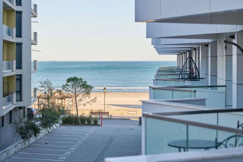 Property building, Balcony/Terrace, Sea view