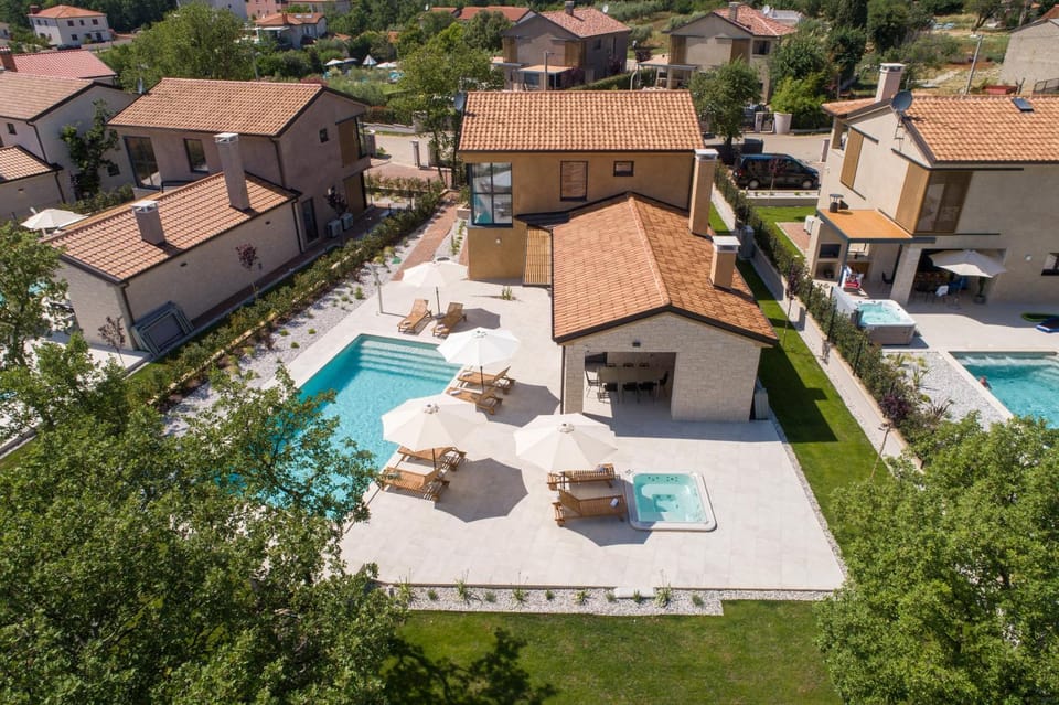 Property building, Swimming pool