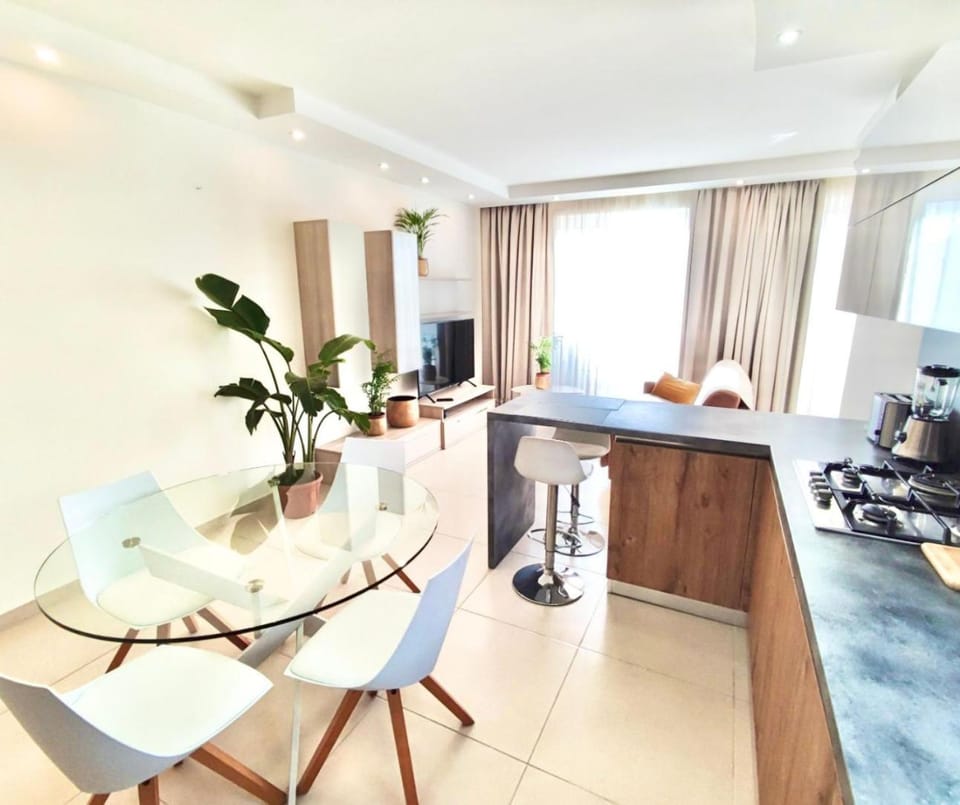 TV and multimedia, Living room, Dining area