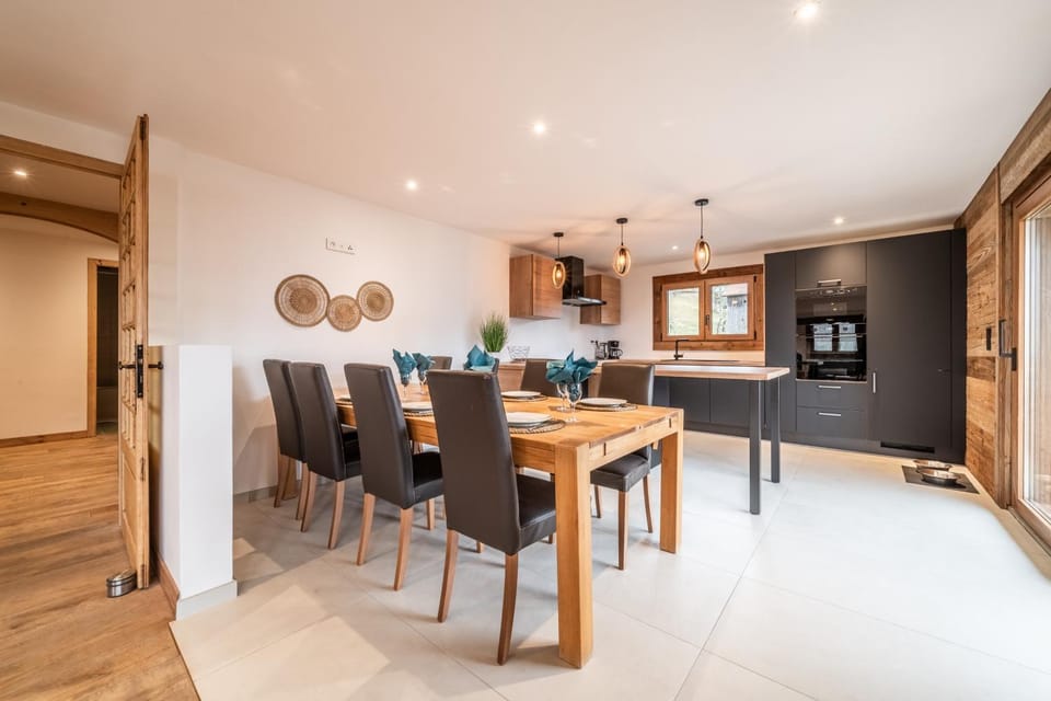 Property building, Kitchen or kitchenette, Living room