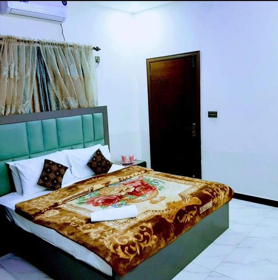 Bed, Bedroom, Breakfast, Parking, air conditioner