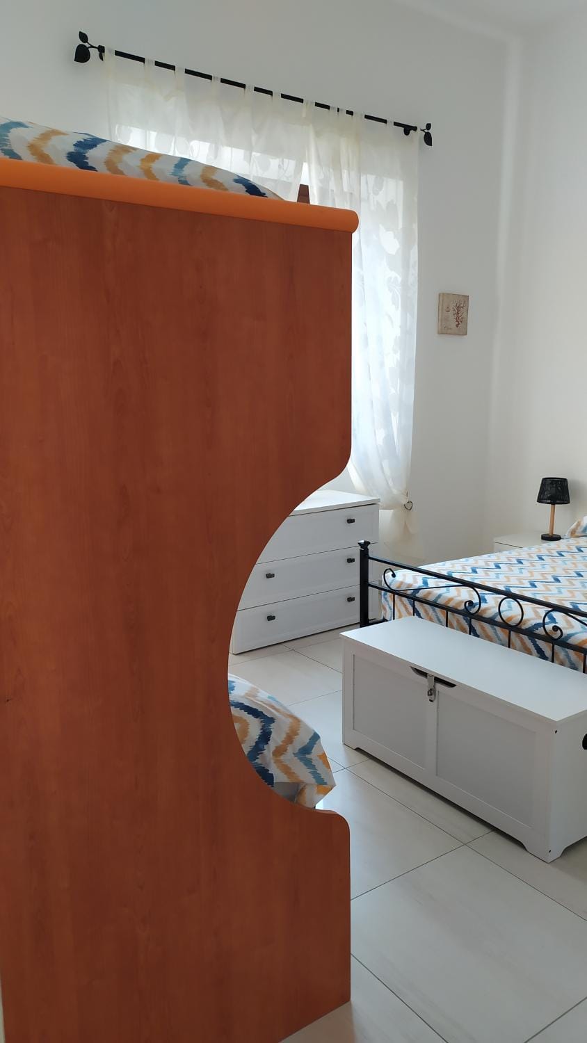 Bedroom, bunk bed