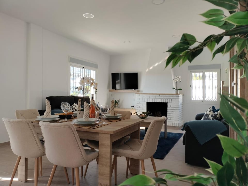 TV and multimedia, Living room, Dining area, flat iron