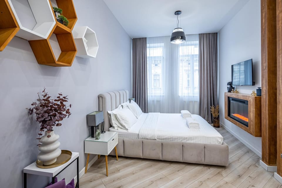 Bed, TV and multimedia, Photo of the whole room, Seating area, Bedroom, towels