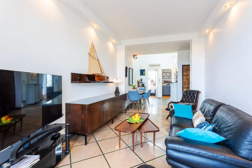 TV and multimedia, Living room, Dining area