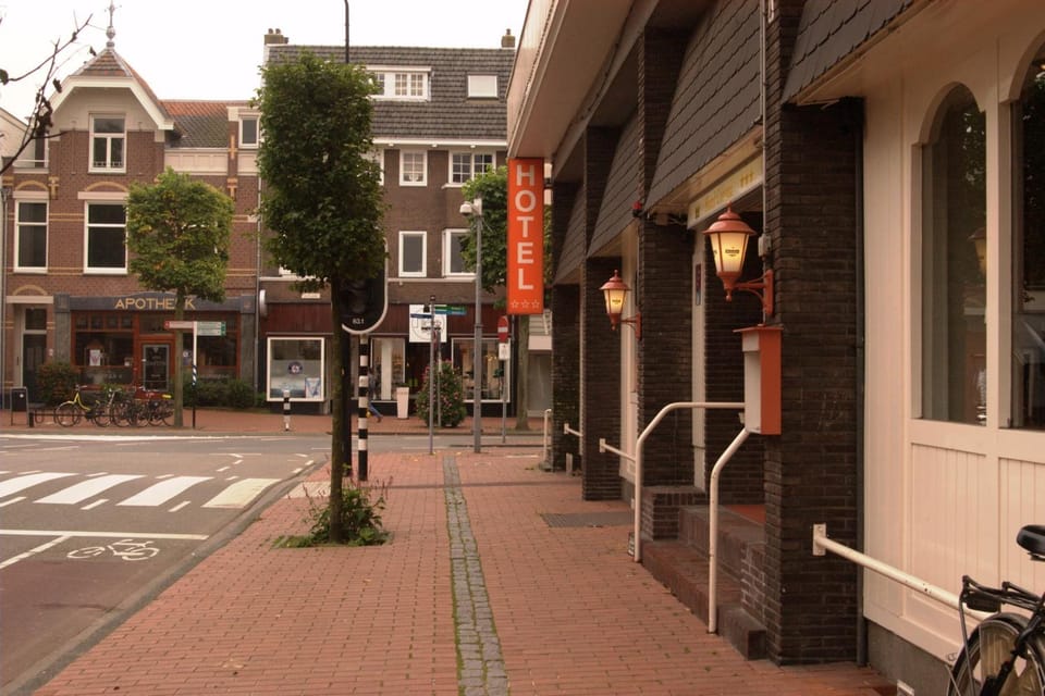 Facade/entrance, Neighbourhood, City view, Street view, Location