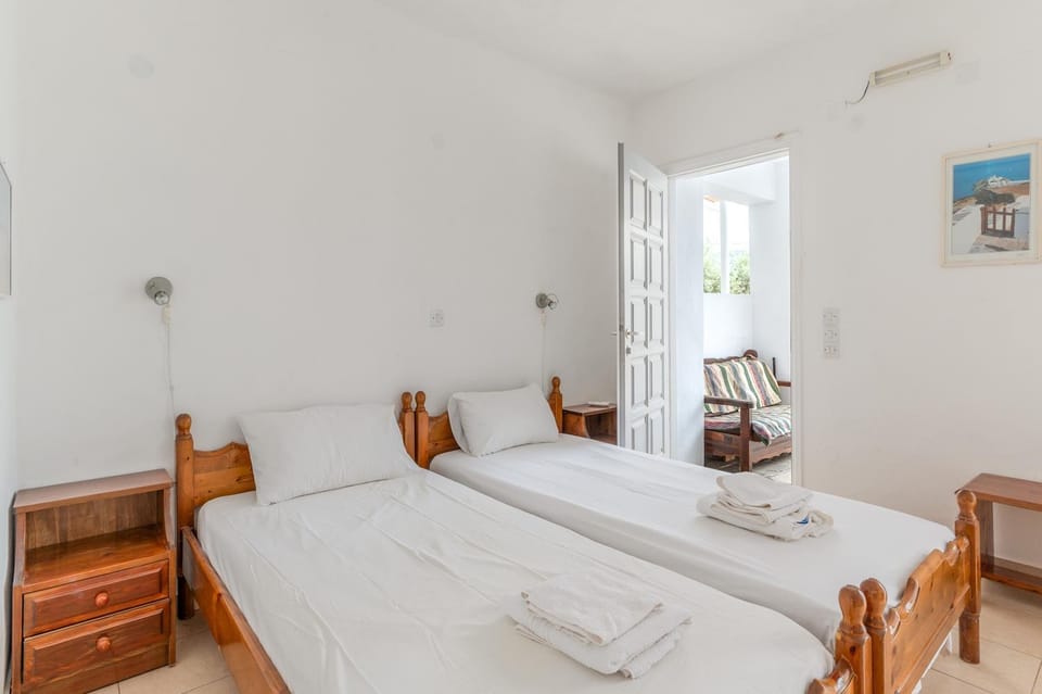 Property building, Living room, Bedroom