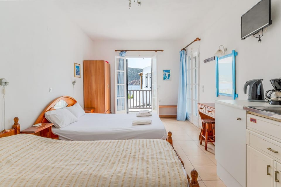 Property building, Living room, Bedroom